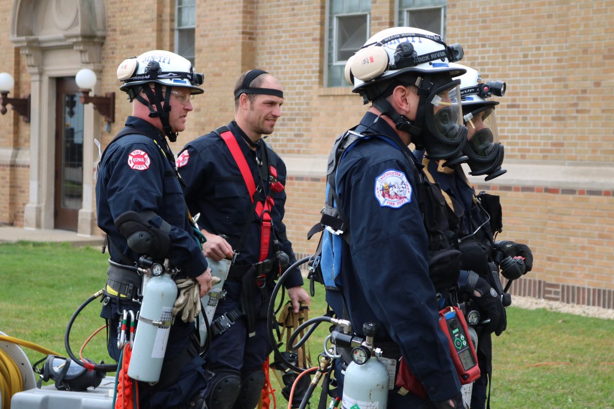 MN_TF1's tweet photo. MN-TF1 members are training hard during their 40-hour Confined Space I &amp; II course. @MnDPS_HSEM https://t.co/kM0dgVudVL