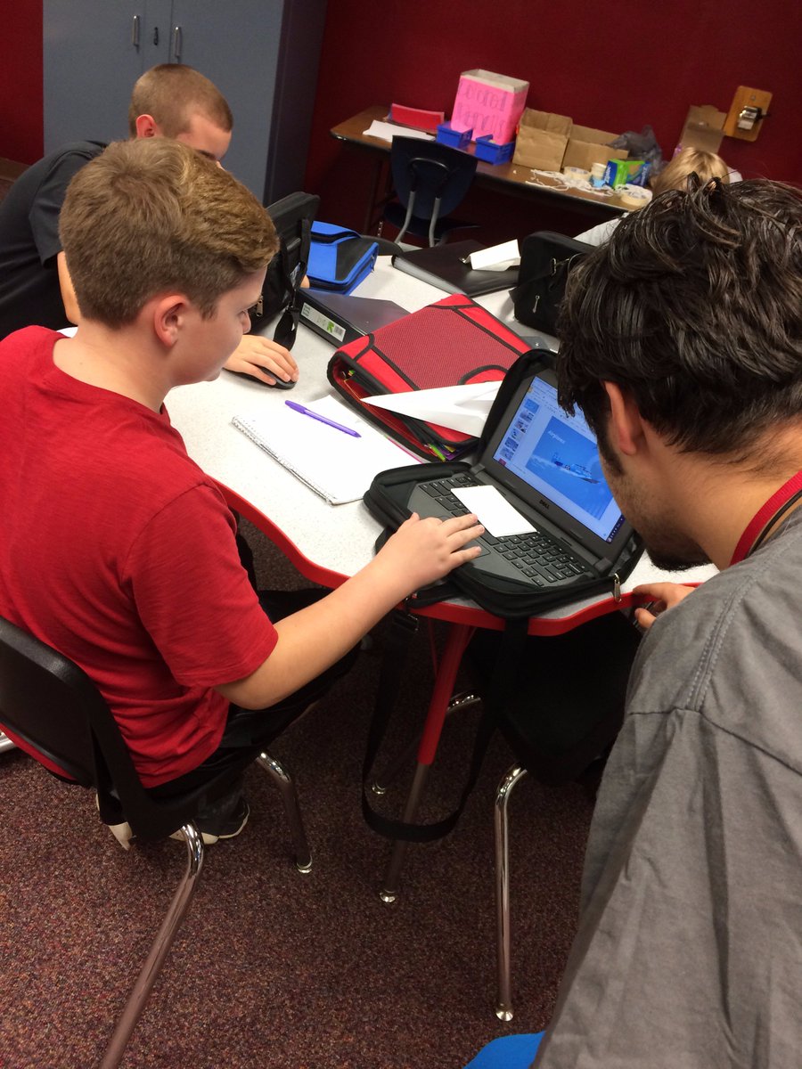 SDCS_EdTech's tweet photo. Some were able to get into the classrooms this week to assist with technology! #sdmsdropzone #beingproactive #studentshelpingstudents https://t.co/YgpOtZBLNP