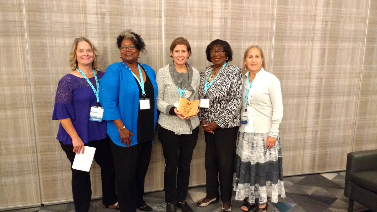 CHNhousing's tweet photo. Congratulations to Cleveland's own Bobbi Reichtell @CDICleveland for winning CDC Staff of the Year! So very deserved! @OhioCDC #cdcohio17 https://t.co/VtSo3u5VdE