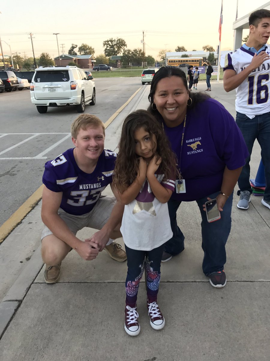 cooper_wilson33's tweet photo. Had a great time hanging with elementary kiddos today! https://t.co/ugVoPKMUyi