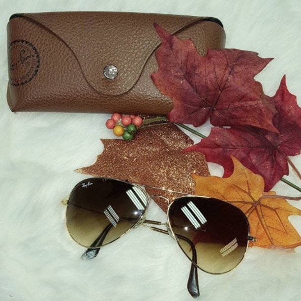 You can never go wrong with Ray Ban Aviators!! One of our many designer sunglasses we have in-store!
Ray Ban Gold...