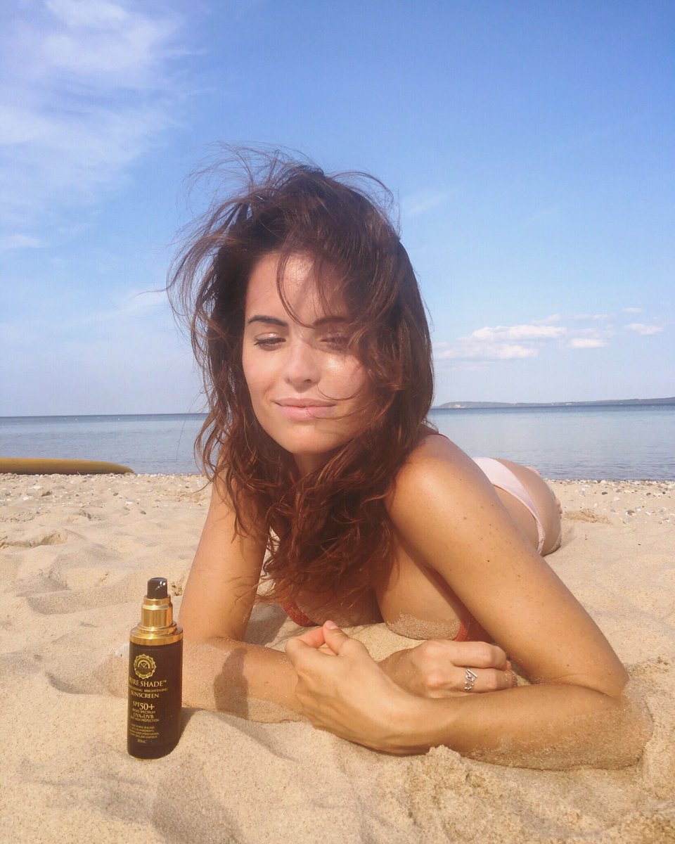 fitnessmodelmom's tweet photo. For all my ladies who ask me what I use to keep my skin protected from the sun 🌞 -- you're welcome. 🙌🏼 #pureshade #nzsuncreen #ladysecrets https://t.co/n1zhtekwEV