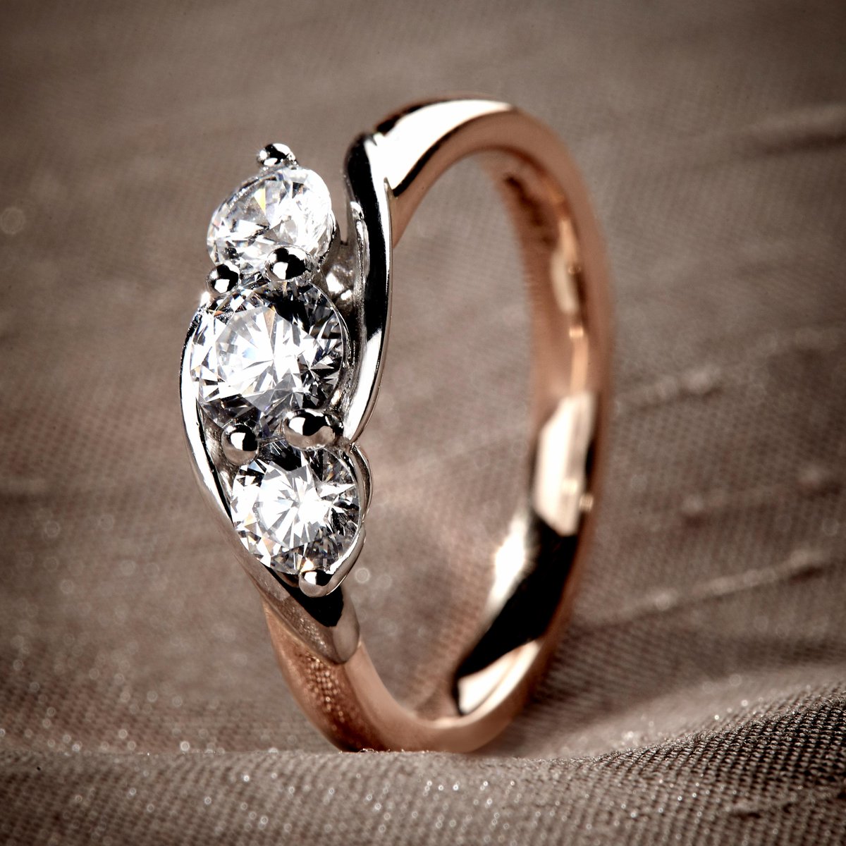 silk_diamonds's tweet photo. We love this rose gold triple diamond ring! https://t.co/pw4S241RRX