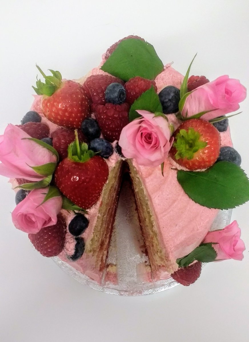 CakesSew's tweet photo. #vegan #cake #ombre #endofsummer #pink #berries @Tveganmagazine @My_Vegan_Dreams @Vegan_Newz @vegan @TheVeganSociety #CrueltyFree https://t.co/jH8x7GxdGn