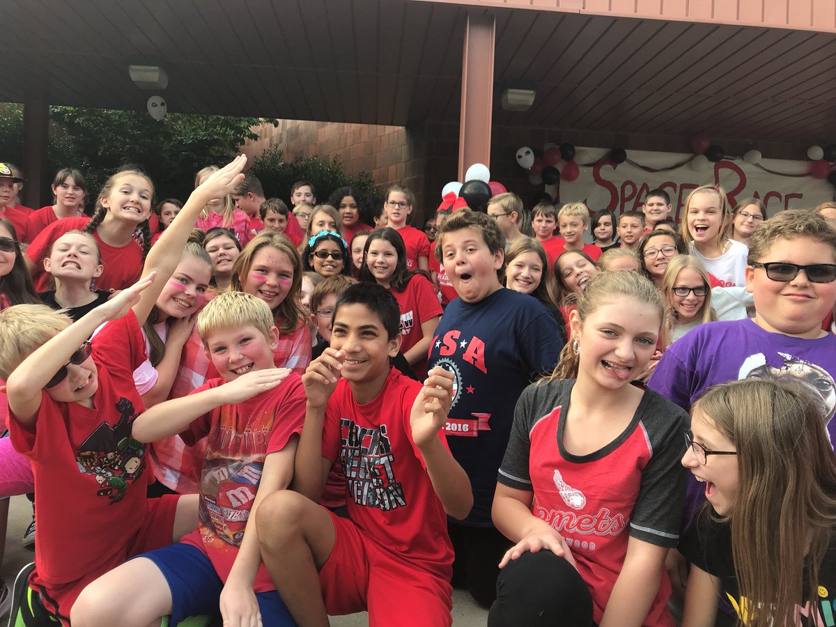 CSD_FVPrincipal's tweet photo. 6th Grade FV pumped for their final Race! https://t.co/JcB94Xag6r