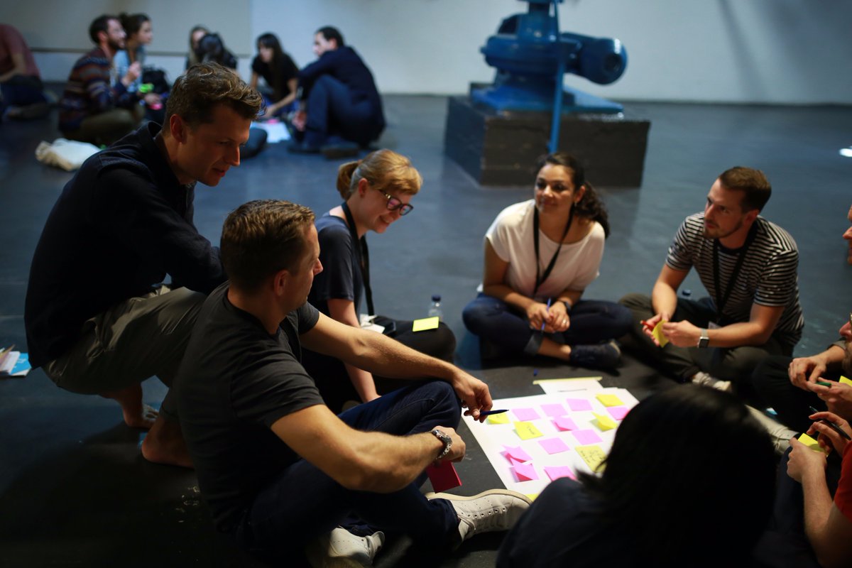 sddBCN's tweet photo. Are innovations system changers? Take a seat at the @rossbreadmore and Anna Carlson #Masterclass #SDDBCN https://t.co/GtPkjfKFTt