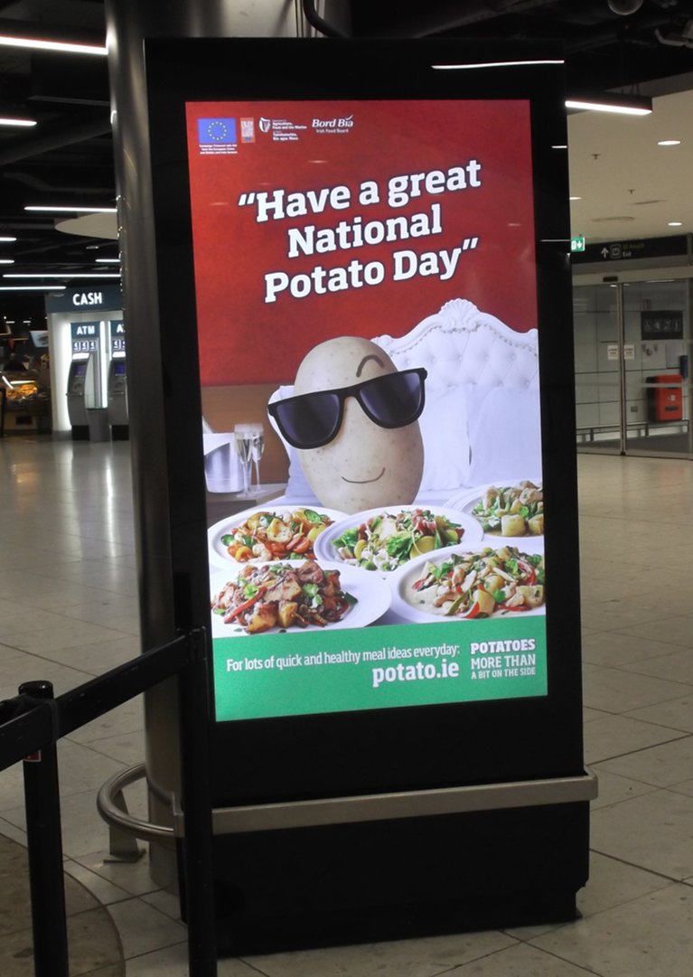 PMLGroup's tweet photo. Get the spuds on... as its #NationalPotatoDay & @potato_ie is running day specific copy to spread the word #dynamicOOH #potatoswag https://t.co/EXJMrDk4Mq