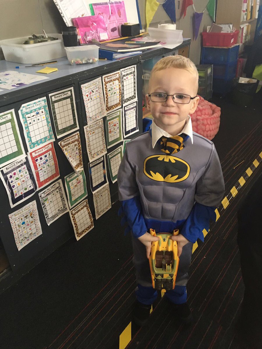 Elmvaleprimary's tweet photo. #ElmvaleP1H we had Knights, Princesses and Superheroes visit during Golden time today. #roleplay #favouritethings https://t.co/IK0KH558wv