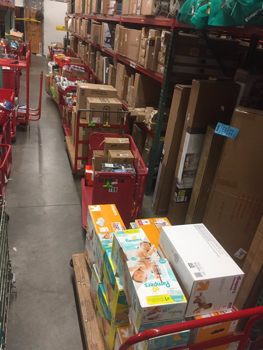 No truck no problem.  Just a couple Man Cafs to start the morning #G190Fillingthefloor #D138Giants #4000eaches <a href="/rickd0055/">Rick Dengelegi</a> <a href="/Katemard1/">Kate</a>