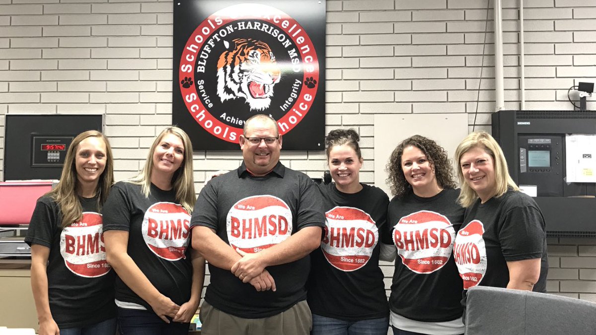 _curl_talk's tweet photo. BMS hired models 2 show off the new district shirts #arosebetween5thorns #thewindbeneathrickswings #BHMSrocks #ashlieappreciatesthefreeshirt https://t.co/rHnIfSTrD5