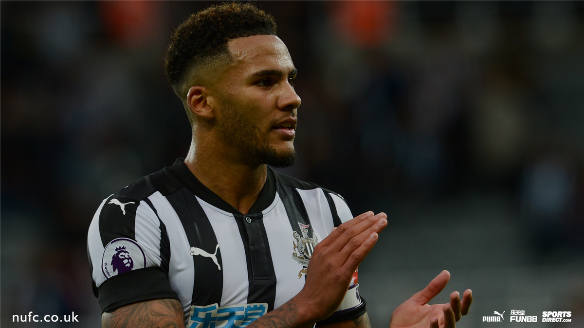 NUFC's tweet photo. BREAKING: Captain @Lascelles16 has signed a new contract with the club, keeping him at #NUFC until June 2023.

👉🏽 https://t.co/OB2iNAoOkL https://t.co/TKQJhdg5W9