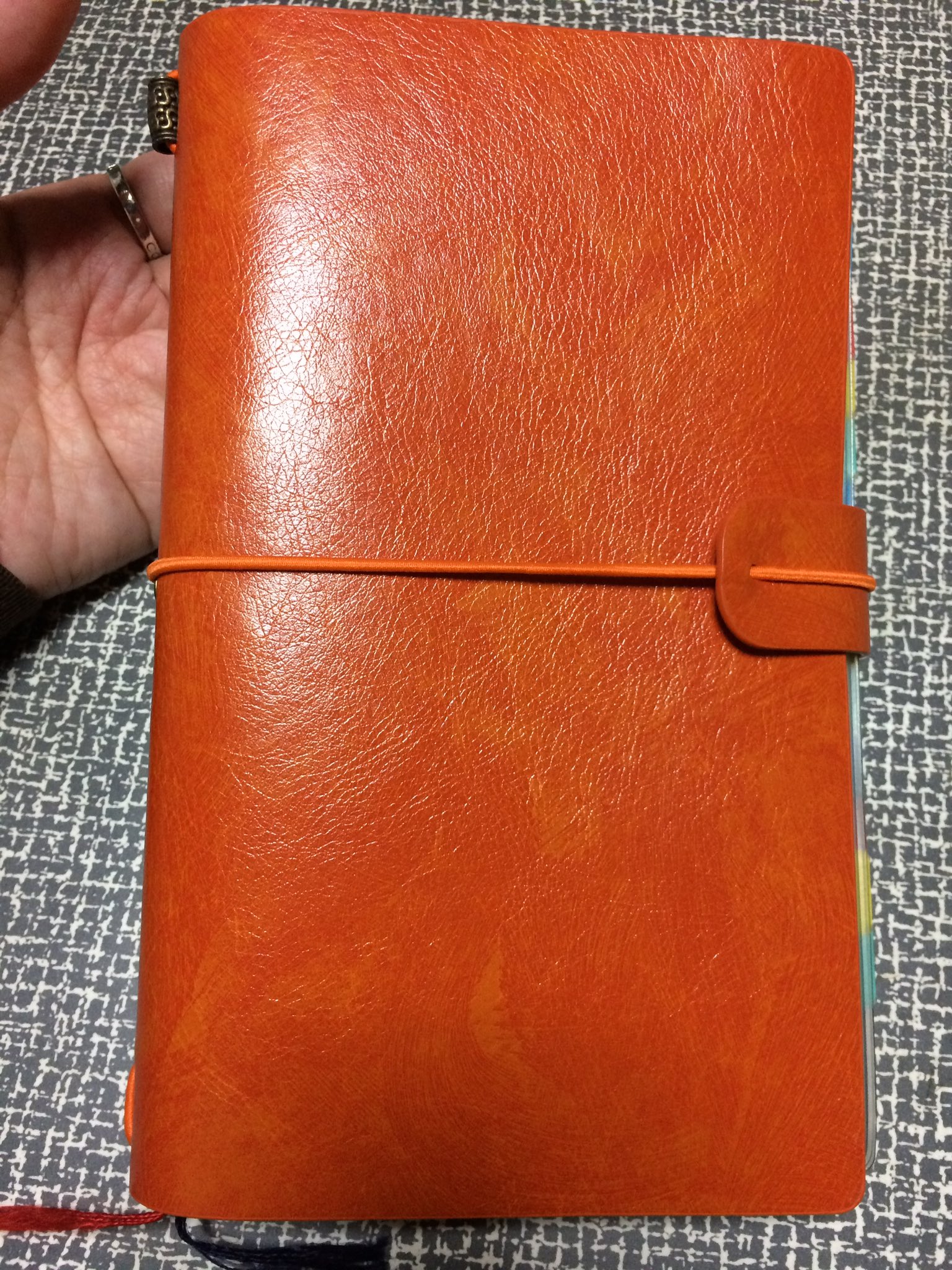おっか３ 私が使ってるジブン手帳miniとサイズが合うじゃないかと踏んで探していたのですが まさにシンデレラフィットでした ここまでぴったりとくるとは思わなかったです ダイソー トラベラーズノート ダイソートラベラーズノート