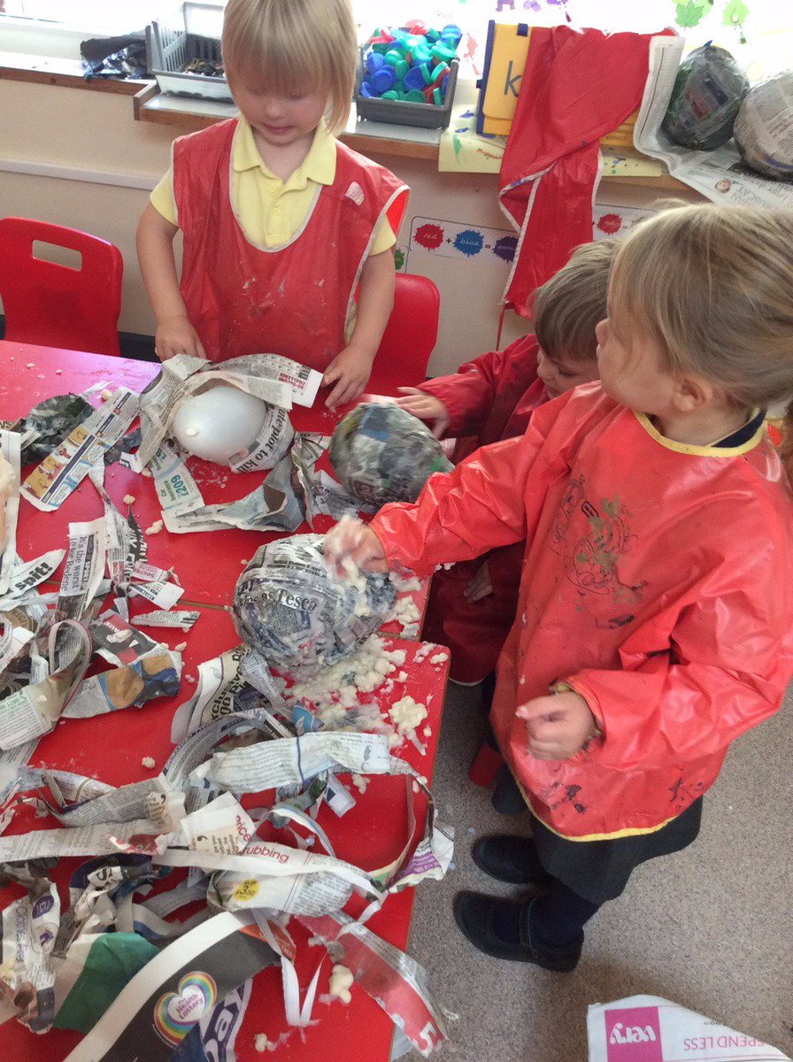 LancotSchool's tweet photo. We are enjoying the texture of the paste. What are we making??? Find out next week! #surprise #lovelearningloveLancot #Daisyclass https://t.co/Cp4qAr9zlx