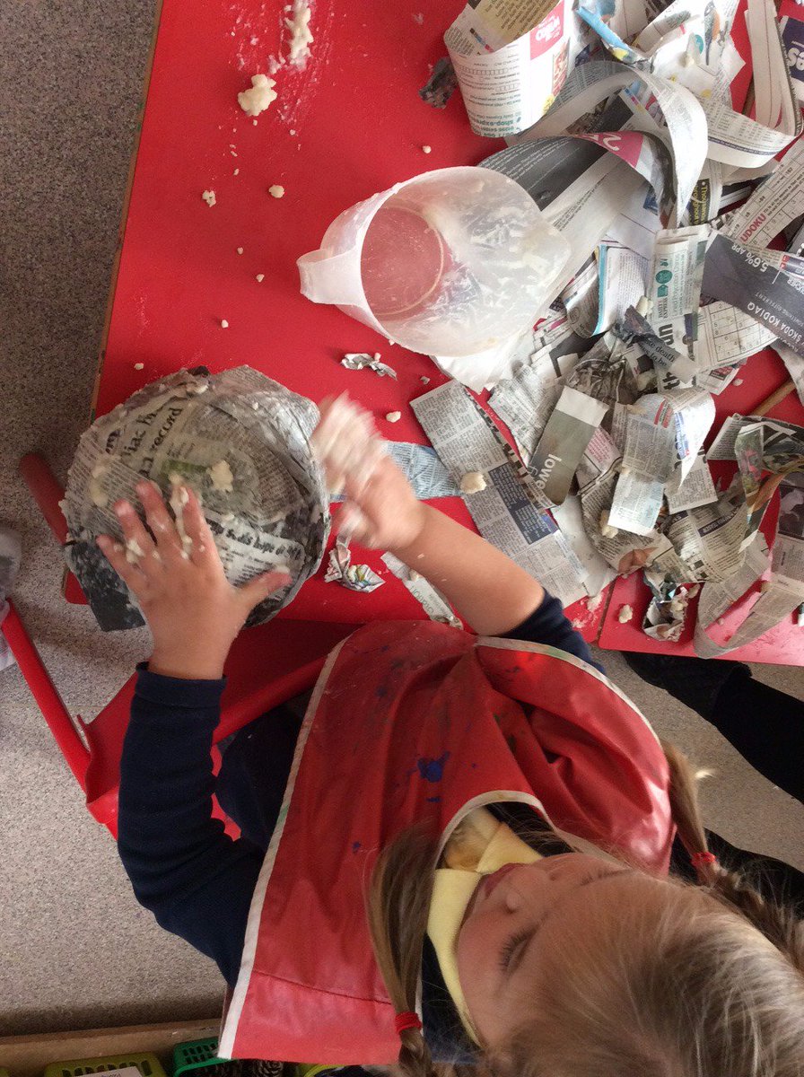 LancotSchool's tweet photo. We are enjoying the texture of the paste. What are we making??? Find out next week! #surprise #lovelearningloveLancot #Daisyclass https://t.co/Cp4qAr9zlx