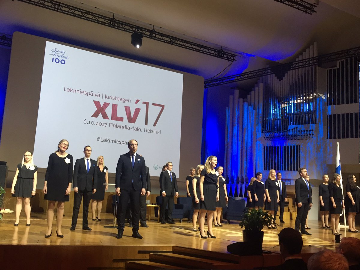 IndolaPaivi's tweet photo. Voisiko #lakimiespaiva päättyä hienommin kuin @lainhuuto'n esittämään Finlandia-hymniin! Kiitokset @Lakimiesliitto https://t.co/7tPCVnGgMl