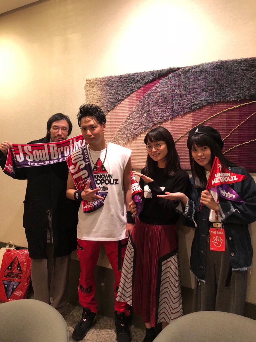 pan_bus's tweet photo. 今日は、深川麻衣さんと志田彩良さんと今泉力哉監督が、三代目 J Soul Brothersのコンサートにおでかけ♪

バス運転手の”たもつ”と全然違う山下健二郎さんも魅力的で、どうしたらいいんだぁぁぁあ〜！

#パンバス #山下健二郎  #三代目JSB  #深川麻衣 https://t.co/s51b1bAYrE