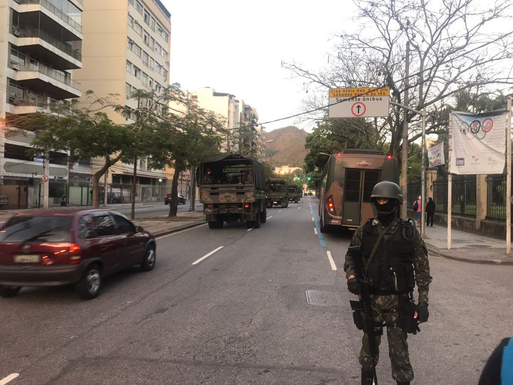 Fgalvao14crvg's tweet photo. Minha rua !
#quebad #exércitoemvila https://t.co/DQgYMYnk83