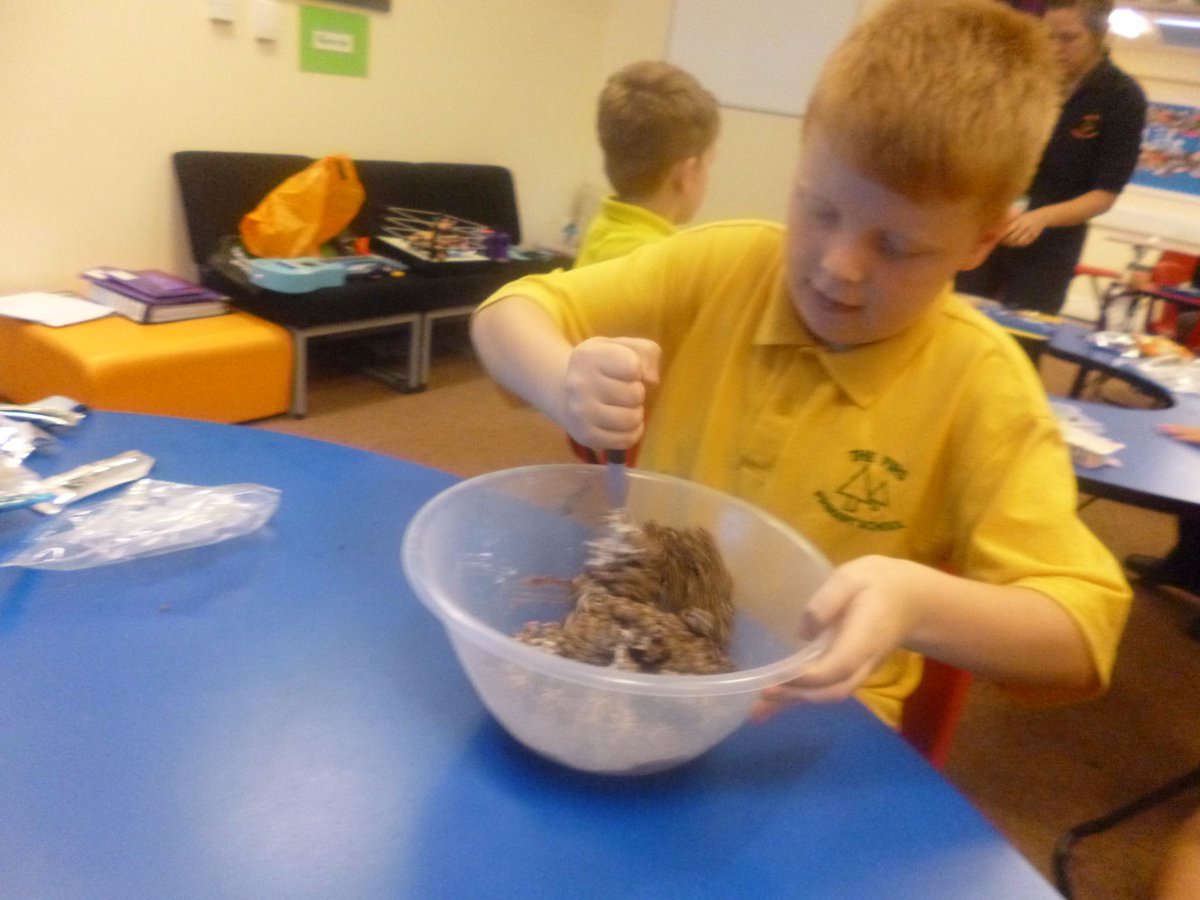 firsprimarysale's tweet photo. #MissButtersClass made some lovely chocolate surprises today! Yummy! #FridayCheatDay #Chocolate https://t.co/hbF15dApNT