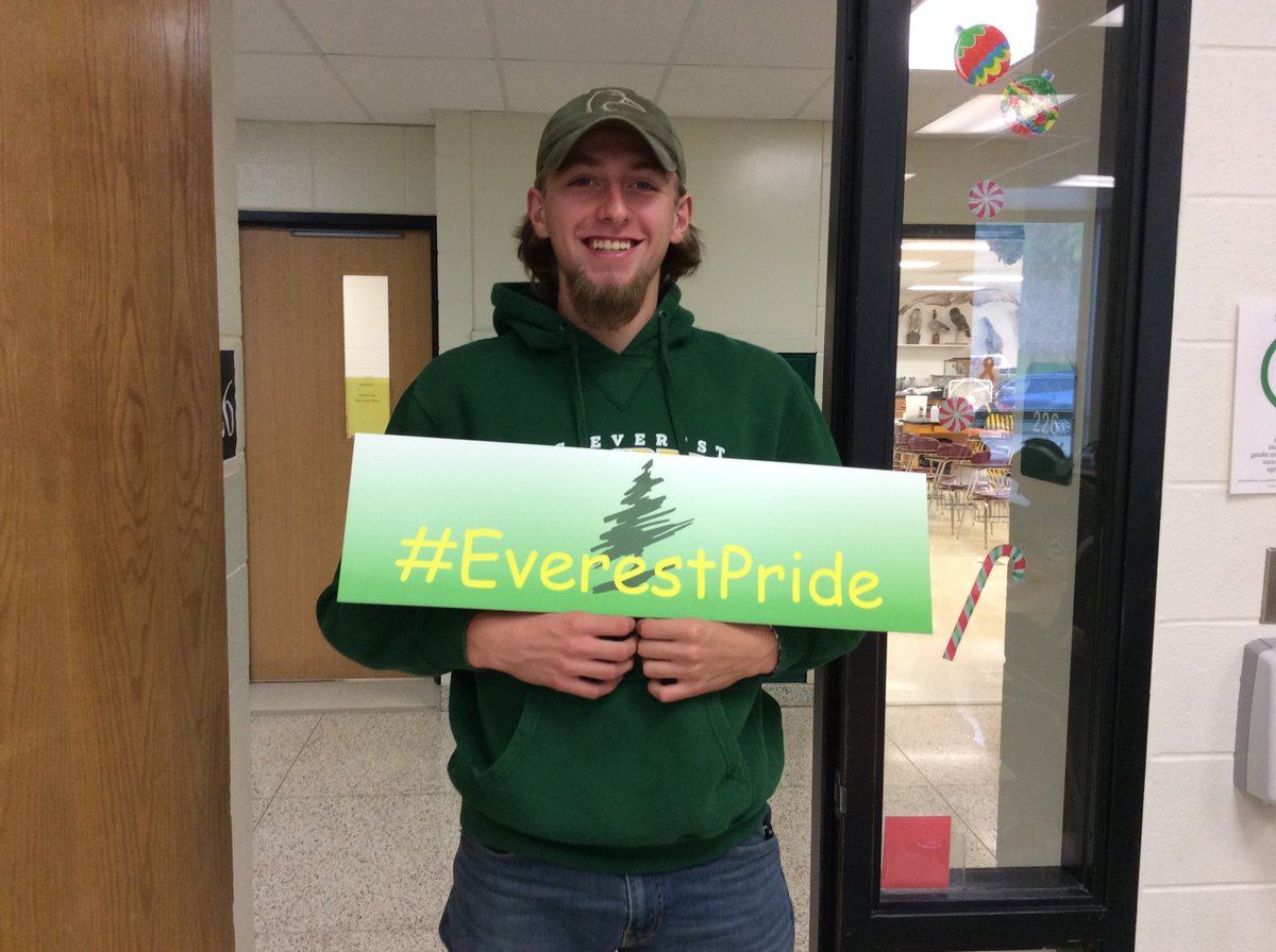 DCESeniorHigh's tweet photo. Everyone BROUGHT IT today for Everest Spirit Day. #EverestPride #DCEWeAreOne https://t.co/58VZhd21PU