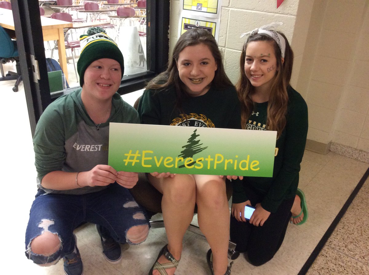 DCESeniorHigh's tweet photo. Everyone BROUGHT IT today for Everest Spirit Day. #EverestPride #DCEWeAreOne https://t.co/58VZhd21PU