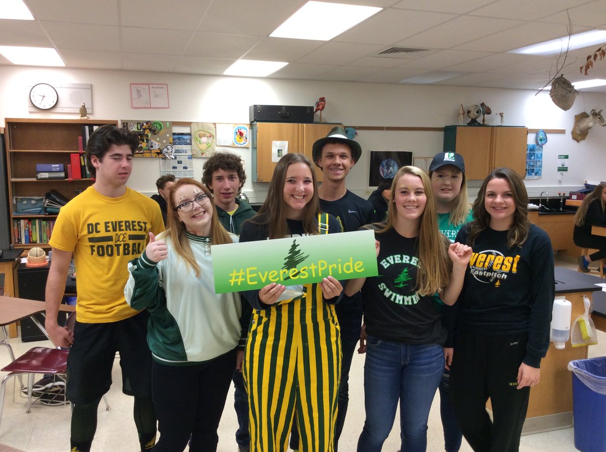 DCESeniorHigh's tweet photo. Everyone BROUGHT IT today for Everest Spirit Day. #EverestPride #DCEWeAreOne https://t.co/58VZhd21PU
