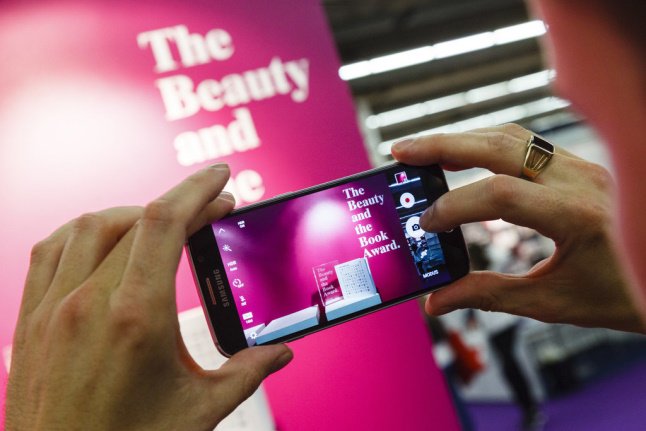 Book_Fair's tweet photo. Mirror mirror on the wall who is the most beautiful of them all? Beauty and the Book Award in 20min (Hall 4.1) #fbm17 #batb17 https://t.co/ES3Td9pxH1