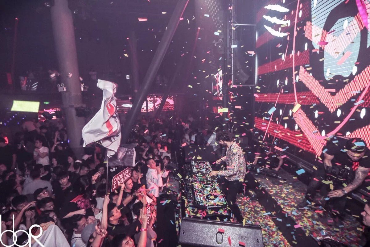 Club_bbR's tweet photo. ⭕️bbR • Moment | Hands up! 🙌🏼🙌🏼Amazing night with @OliverHeldens ! If you're here tag you &amp; your crew!   📍@Club_bbR   📸Photo on FB:Club bbR https://t.co/G1p6OFjxjP