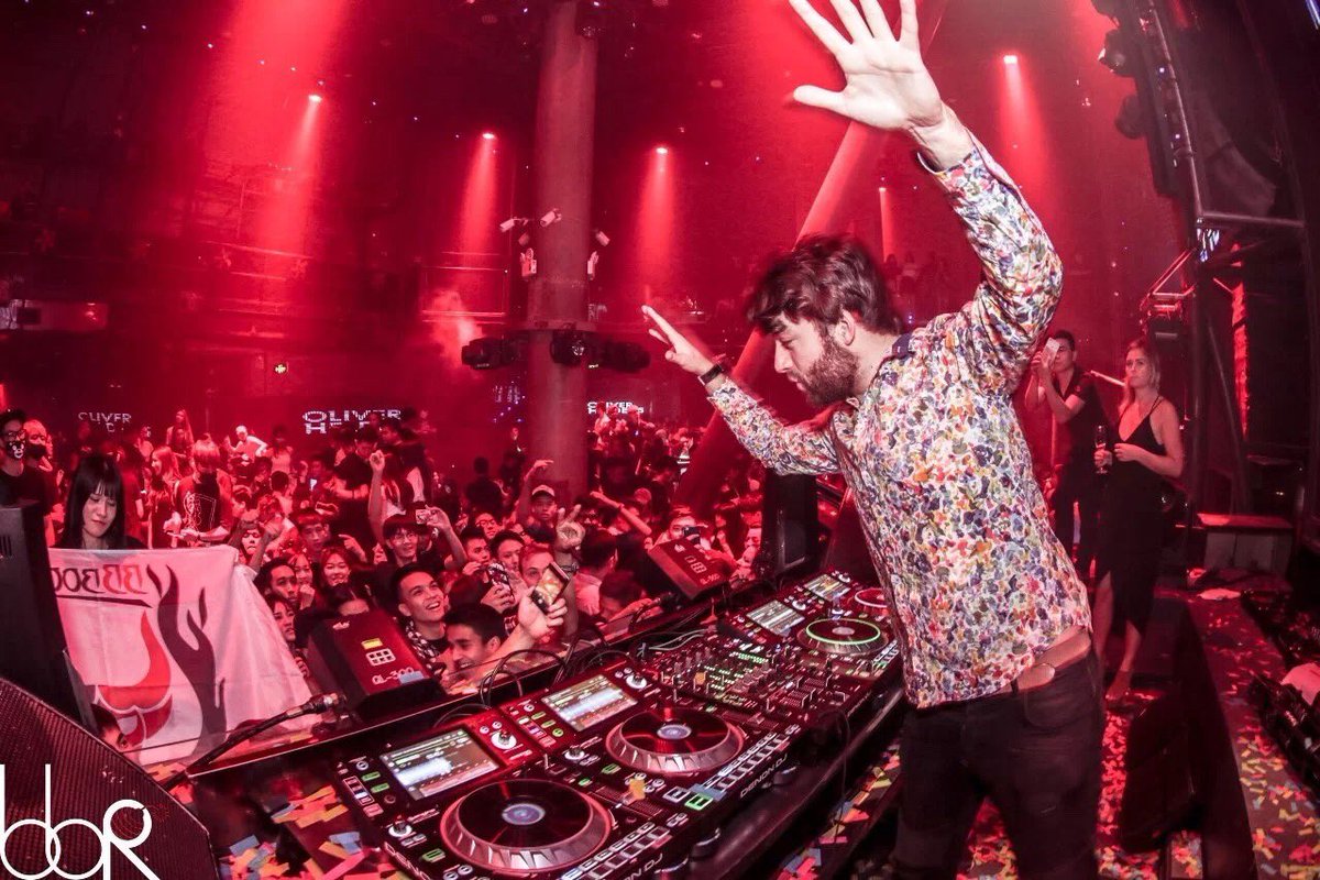 Club_bbR's tweet photo. ⭕️bbR • Moment | Hands up! 🙌🏼🙌🏼Amazing night with @OliverHeldens ! If you're here tag you &amp; your crew!   📍@Club_bbR   📸Photo on FB:Club bbR https://t.co/7Q3iSQsyiH