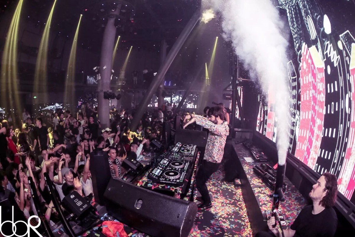 Club_bbR's tweet photo. ⭕️bbR • Moment | Hands up! 🙌🏼🙌🏼Amazing night with @OliverHeldens ! If you're here tag you &amp; your crew!   📍@Club_bbR   📸Photo on FB:Club bbR https://t.co/kJvoNnG0aY