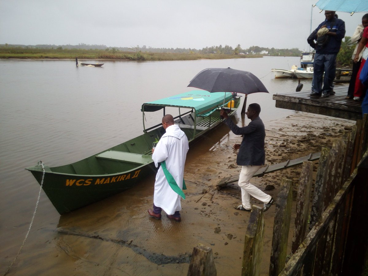 PetraLahann's tweet photo. Inauguration of our new boat - including prayers that this one might not sink as fast as the previous one #makira #WCS_Mada https://t.co/masv0ErfBV