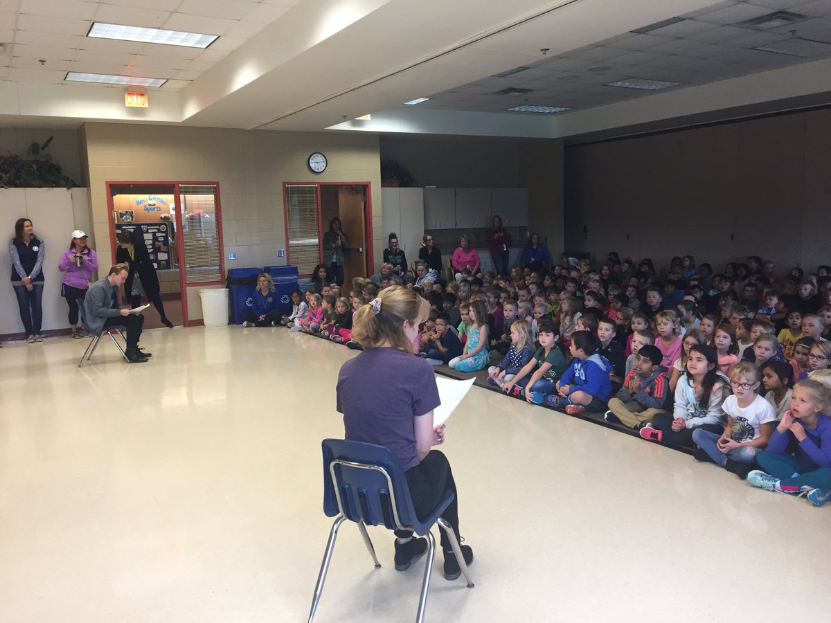 ChaskaHawks's tweet photo. @ChaskaThespians reading aloud @BluffCreekElem Read-A-Thon “I’m Only Happy When I’m Reading!” &amp; "The Three Billy Goats Gruff." Well done! https://t.co/xNg9DmhbRn