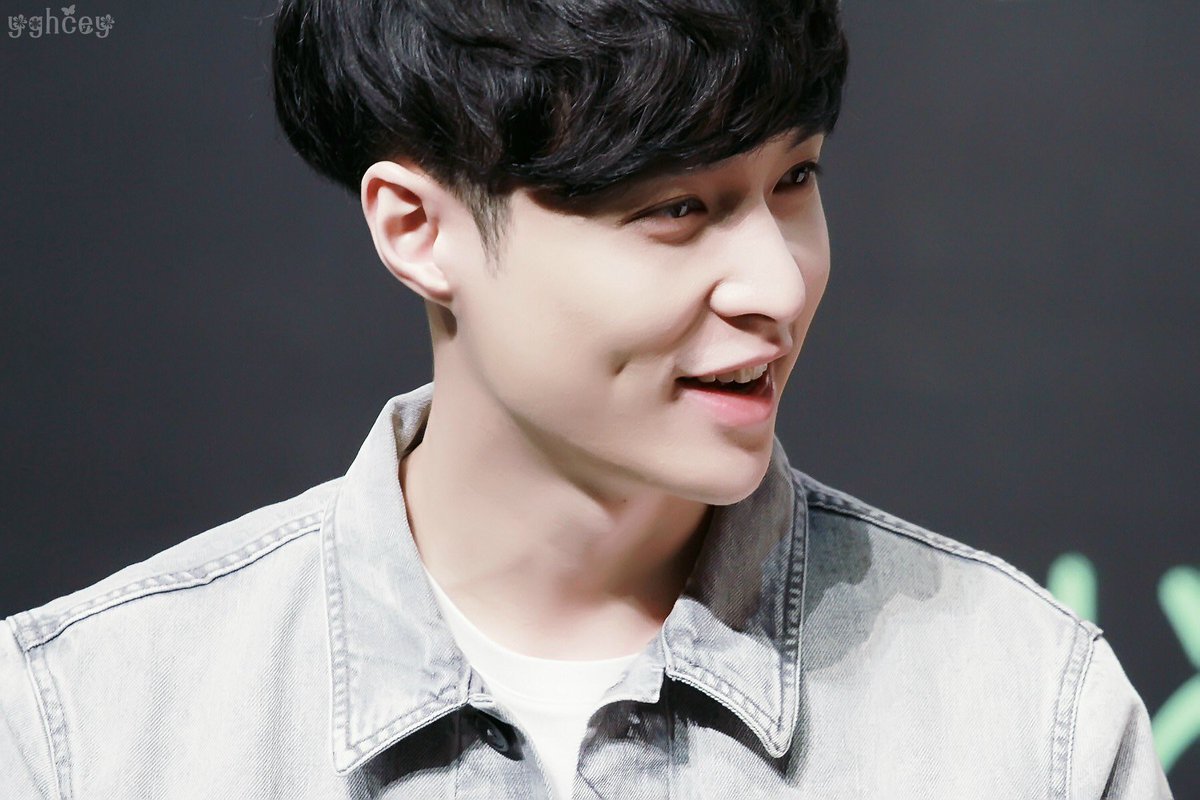 EXOGlobal's tweet photo. 💕🎂No matter what anybody says, EXO-Ls will always love &amp; support you🌹
#HappyLayDay #장이씽생일축하해 #레이야생일축하해 🎊 https://t.co/QKqLNZjiAd