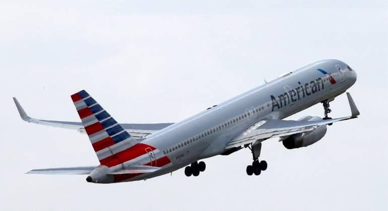 elEconomistaes's tweet photo. American Airlines recomienda no volar a #Cataluña por la "inestabilidad política" https://t.co/DIKb1lrsLZ https://t.co/7FDQbGJpvZ