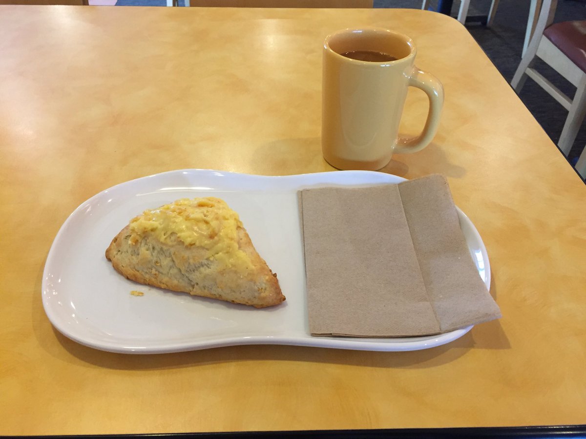 cats3rdname's tweet photo. Yellow! At Panera https://t.co/zHcuwNBtTv