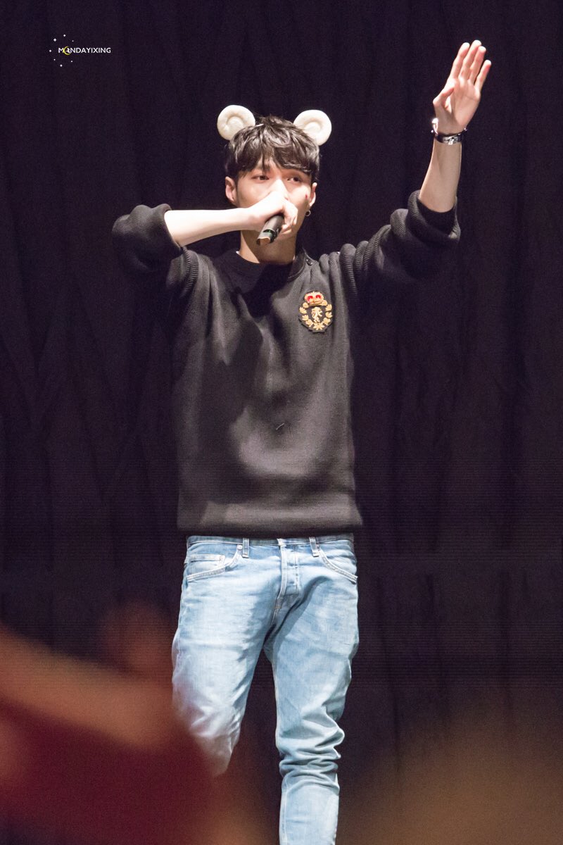 mondayixing's tweet photo. ＼ #HappyLayDay 🐑 ／
이번의 앨범 SHEEP도 대박나길🙏
#LAY #레이 #张艺兴

▷https://t.co/pUj0V7b0VN
▷https://t.co/NlU6TzmsNO https://t.co/a2eR94CcVm