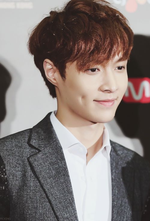EXOGlobal's tweet photo. 🎂🌹Happy Birthday Zhang Yixing, EXO-L are always wishing for your health &amp; happiness ���� #HappyLayDay #장이씽생일축하해 #레이야생일축하해 🎉 https://t.co/Z485rmvF1g