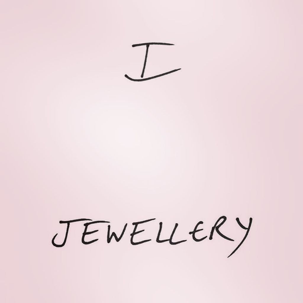 Double tap to complete ❤️☝🏼#iheartjewelry #iheartjewellery #jewels #thursdaymantra. #By <a href="/rckgroup/">RCK Group</a>
・・・ #love #bling instagram.com/p/BZ6SuwKlK_x/