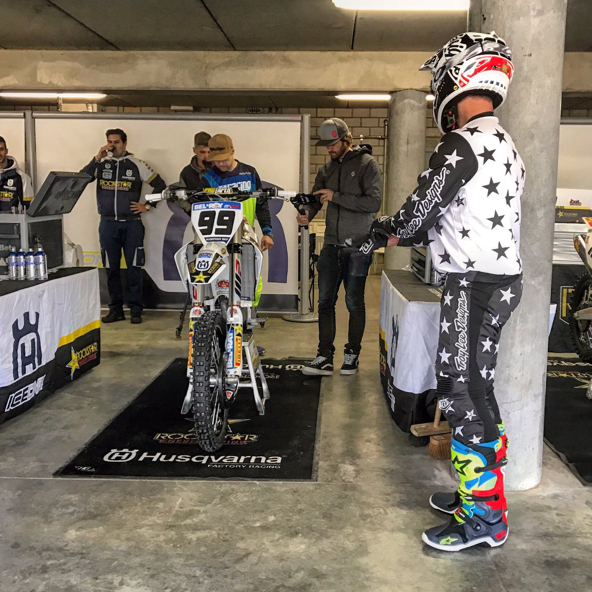 MotoHeadMag's tweet image. Eyes on the prize #MotoHeadMag #FactoryTest