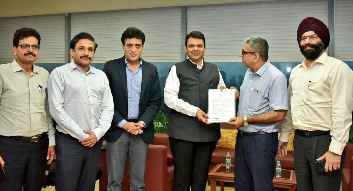 CMOMaharashtra's tweet photo. CM @Dev_Fadnavis hands over land to Midea, a company dealing in home appliances and air conditioners, at Supa Industrial Park, Ahmednagar for the 1st phase.
Investment: ₹ 700 crore
Employment generation : 1300 https://t.co/fQKDm882BG