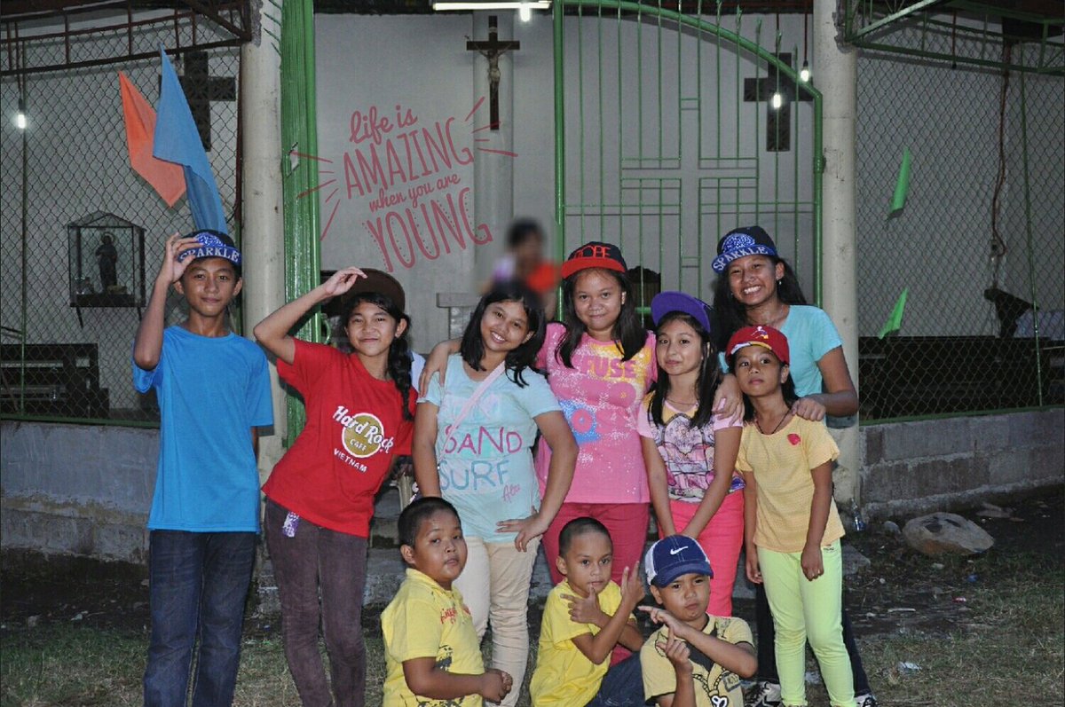 X_Ajriatics's tweet photo. It's a throwback Friday😃🖖👣This is the first dance we made as a group.Yayyy lol. #throwbackFriyay #memories #xajriatics15 #JrodChoreos #lit https://t.co/XpDkgAYtwP