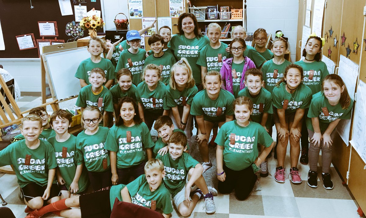 MrsMerritt3rd's tweet photo. Ready for the 60th anniversary of the Riley Flower parade! #fourthgradememories #createextraodinary @SCE_MrDehr @SCEPrincipal https://t.co/un1kVYSudh
