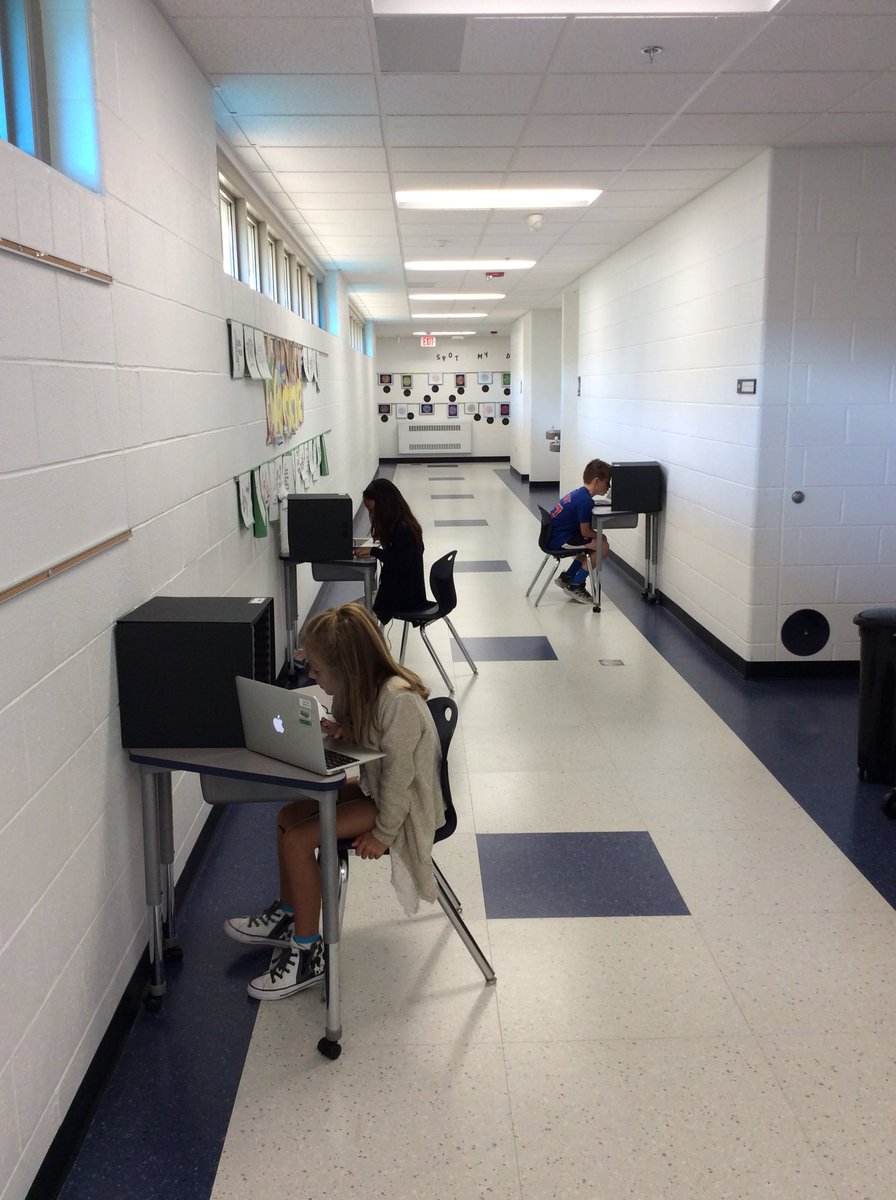 Mrs. Steven’s class using sound boxes &amp; usb mike’s to record an Open House surprise. <a href="/StevensBJS/">Brenda Stevens</a> <a href="/AHSD25Olive/">AHSD25Olive</a>