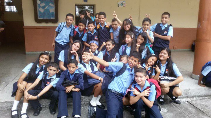 CDCETachira's tweet photo. Muchachada de la OBE Táchira motivados por el inicio del nuevo año escolar y hacen un llamado a participar en el FEVEEM 2017 @JauaMiranda https://t.co/j5KoJPvlxe