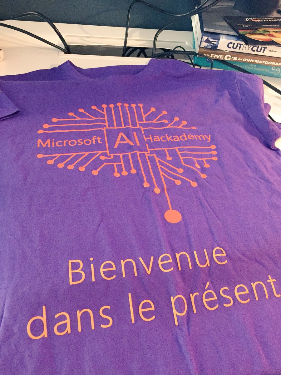 BouyerAlexis's tweet photo. Avec holoforge, Asobo et Microsoft je me refait une garde robe complète 😂 #holoforge #asobo #MicrosoftExperiences17 #microsoft #tshirt https://t.co/jlYmWFJ8Zu