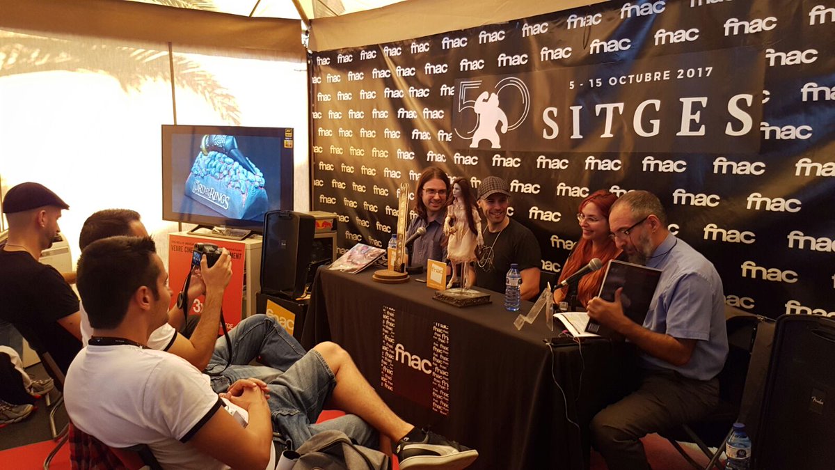 Fnac_CAT's tweet photo. Arrenquem programació! ARA MATEIXA presentant #CreatingCreatures de @victorinvictus a l'espai #Fnac del @sitgesfestival! https://t.co/JFq1xvNpaT