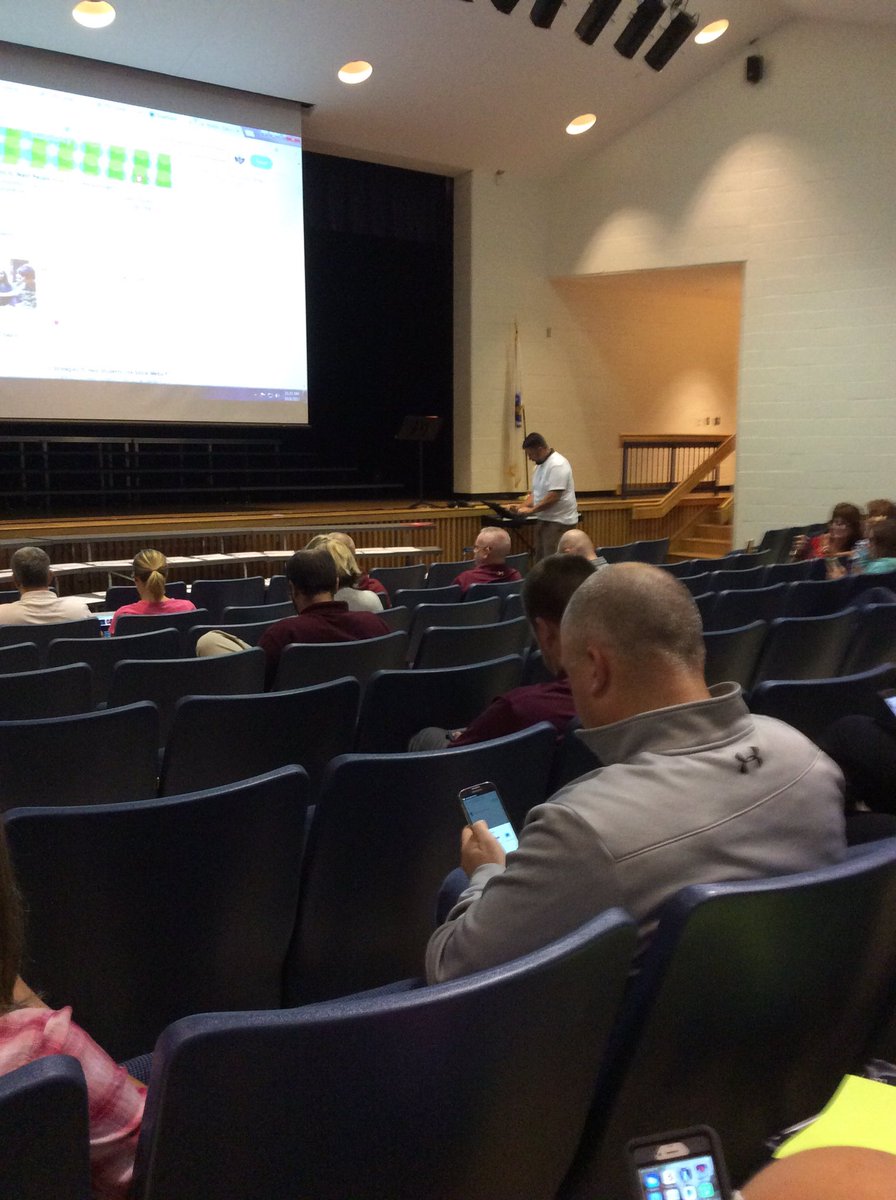 MrsGarrepyCMS's tweet photo. Great Twitter workshop!!!
#DCPD2017 @DMS_LeadLearner @cms_grizzlies @DebraSu79513535 @MrsBreton_cms @mrsgillcms https://t.co/Z06myr36Wk