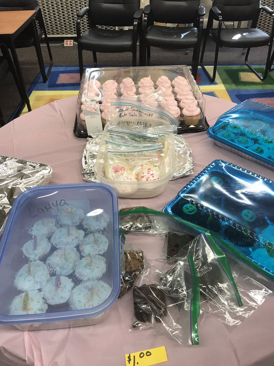 MrRichT1P's tweet photo. Bake Sale for Breast Cancer @BSTEMhartford @SusanGKomen @HartfordMagnet @HartfordSuper @kmcbones #nerdyforacause #bstemhartford https://t.co/ImsyeUGr2q