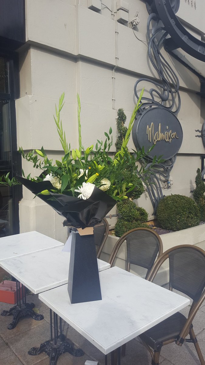 BakewithClaire's tweet photo. @TheNewcastleMal perfect flowers from @5afcom #birthday #flourists #flowers #newcastle https://t.co/TQkcH8LUQ2
