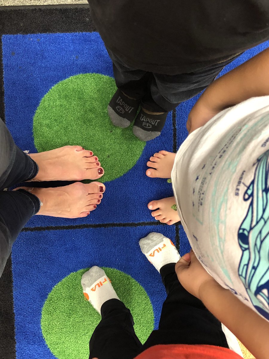 BrandiLaCasse's tweet photo. Positive Bahavior Shopping Day #postitivebehavior #stinkyfeet #supersupplies #newteacherintheroom #skyline1718 @SEDALIASCHOOLS @SkylineTiger https://t.co/hdGy3X884f