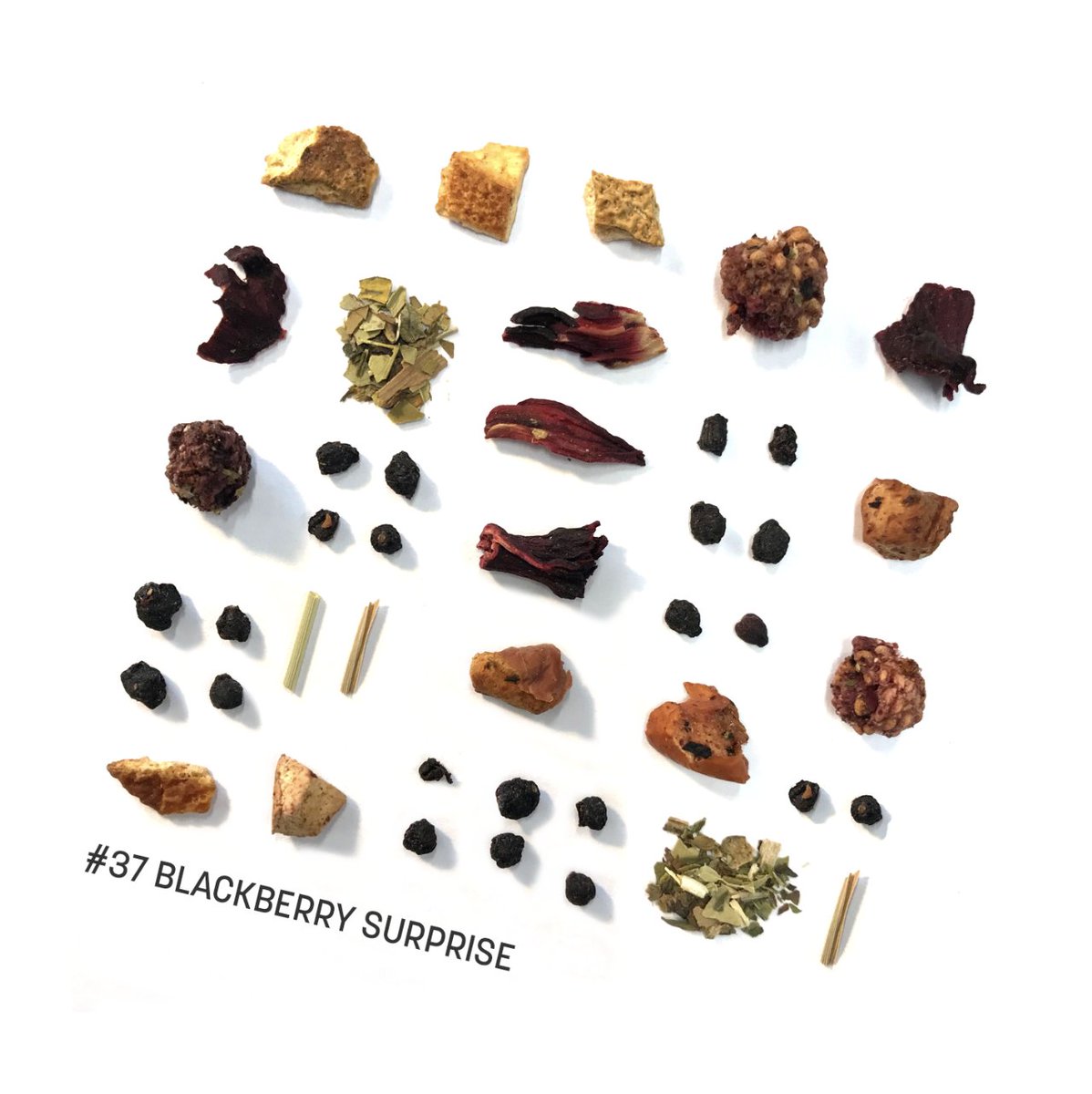 Blackberry surprise is a delicious blend of elderberry, apple pieces, hibiscus, raspberry and blackberry. The perfect fruity treat 🍓🍎🌺